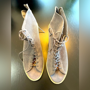 Women’s Dolce‎ Vita gray heels -size 10